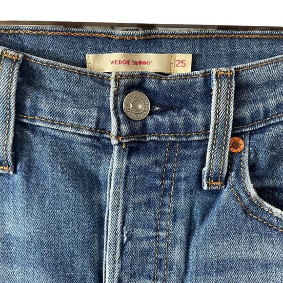 Levi's Wedgie Skinny Distressed Ripped Jeans Size 25 - Picture 3 of 7